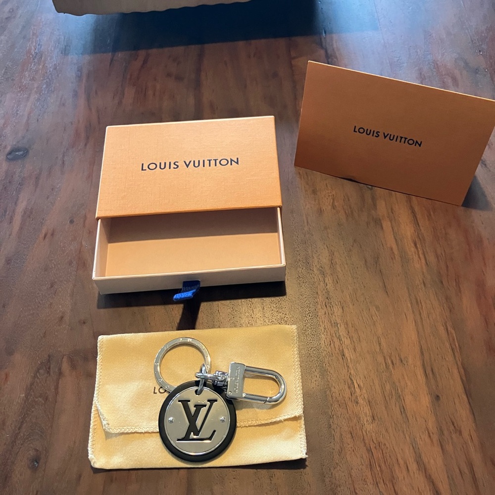 Louis Vuitton Black and Silver Key Holder or purse charm NWOT - Picture 2 of 8